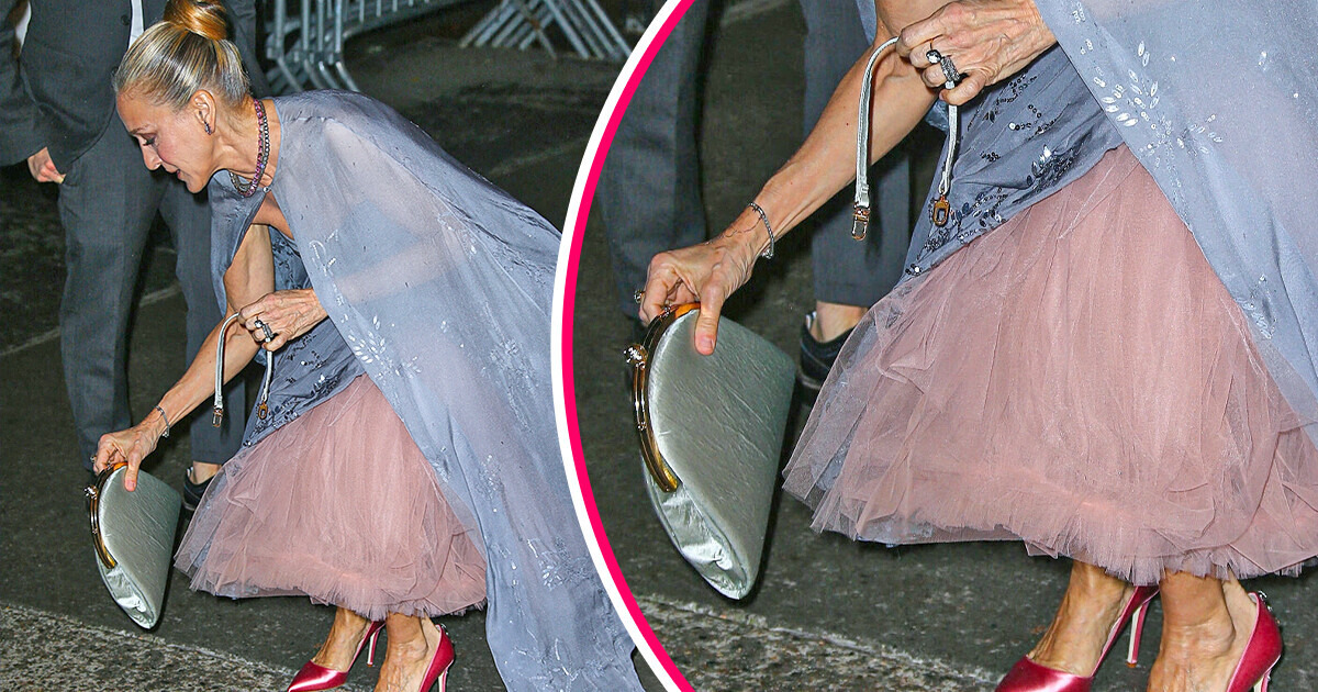 17 Celebrities Who Dealt With Wardrobe Mishaps Like True Champions