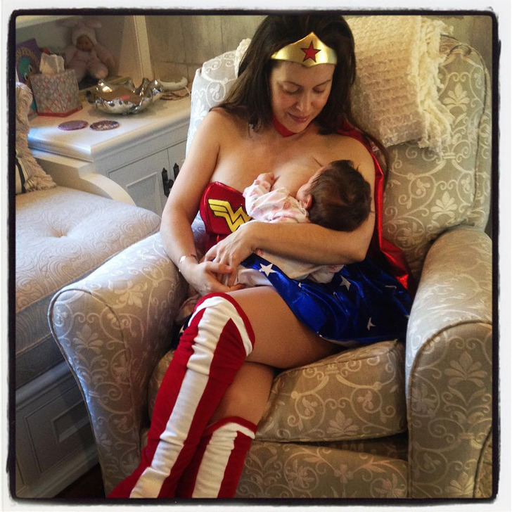 12 Proud Celebrity Moms Who Want to Normalize Breastfeeding in Public / Now  I've Seen Everything
