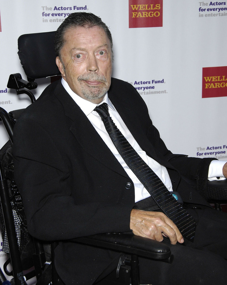 The Inspiring Story of Tim Curry, Who Returned to Work After a Stroke ...