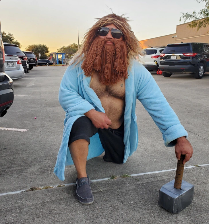 1. “Dad went last minute shopping and came out as ’Fat Thor’ to take my son trick or treating.”